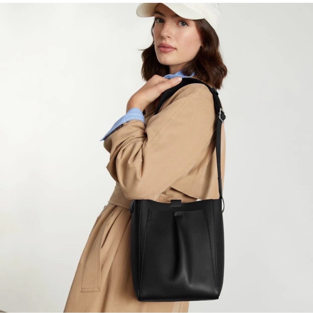 Everlane Black Leather Bucket Shoulder Bag
